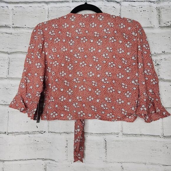 Lulus Short Sleeve Cropped Tie Front Carnation Crush Floral Top Womens Small - Picture 9 of 12